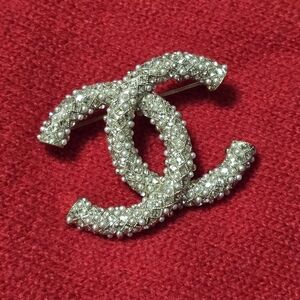 CC PEARLS & STONES BROOCH/PIN